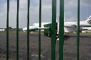 LAKQU2_SHKL_3006I__Airplane_behind_green_swing_gate__1920px.webp