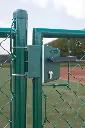 LAKZP1_SKRZ__Closeup_green_fence_on_tennis_court__1920px.webp