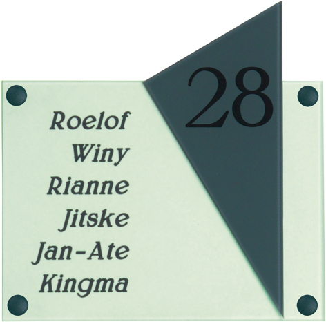 PERSONALISIERTE NAMENSCHILD AUS GRAVOGLAS